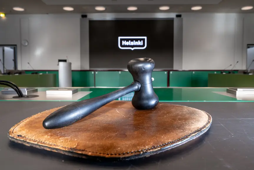 Helsingin kaupunginhallituksen istuntosali.