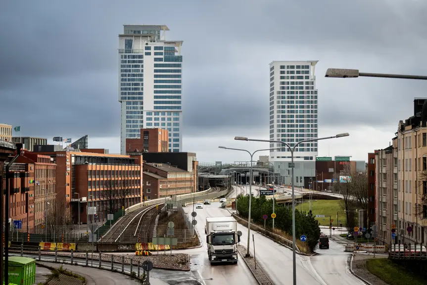 Junatien metrosilta Sörnäisistä Kalasatamaan päin. 