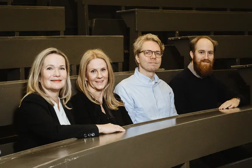 Kuvassa kaupunkipolitiikan arviointineuvoston jäsenet Mirjam Kalland, Raisa Carpelan, Matti Sarvimäki ja Mikko Silliman. 