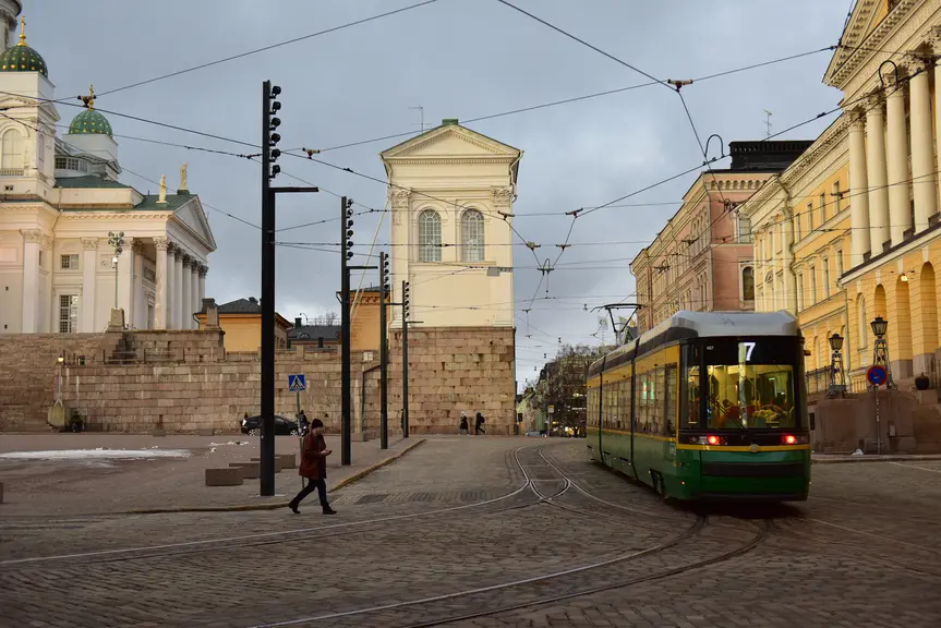 Tram on Snellmaninkatu in the evening.