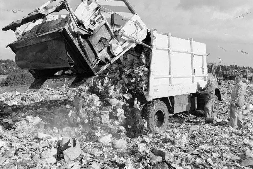 Waste dumping at the Tali landfill 1976.