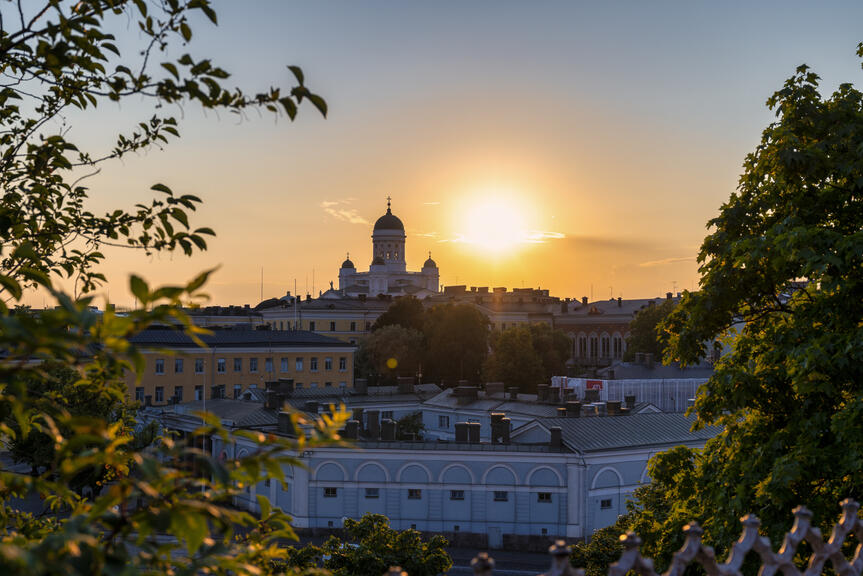 Tuomiokirkko auringonlaskussa.