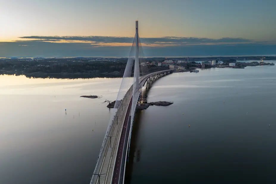 Kruunuvuorensilta kuvattuna ylhäältä.