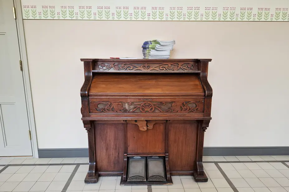 Entisöity urkuharmoni.