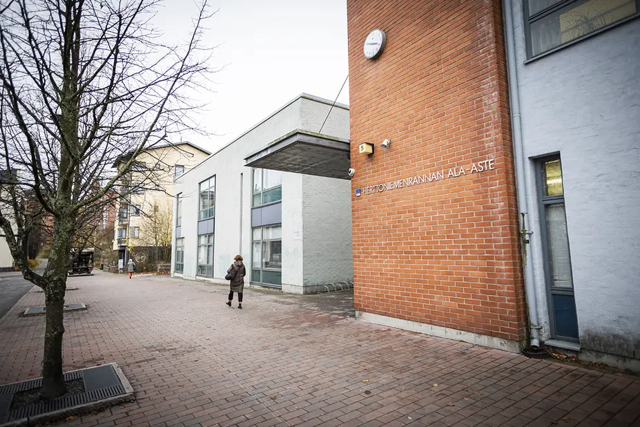 Herttoniemenrannan ala-asteen koulurakennus