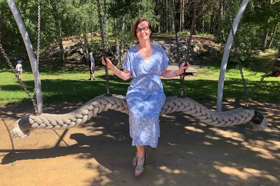 Minna Hoffström, CEO of the municipal enterprise Palvelukeskus Helsinki is sitting in the playground.