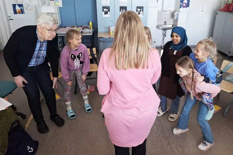 Lukuvaarina saa heittäytyä toimintaan ja lasten maailmaan.