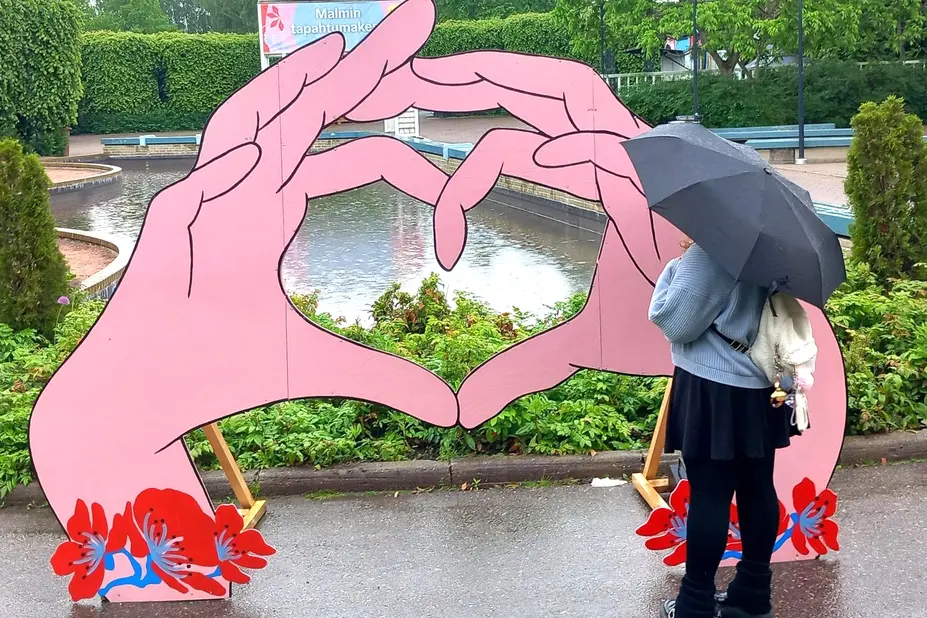 Noora under an umbrella.