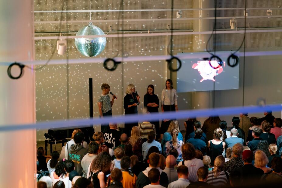 Helsinki Design Weekin Pecha Kucha -ilta vuonna 2024.