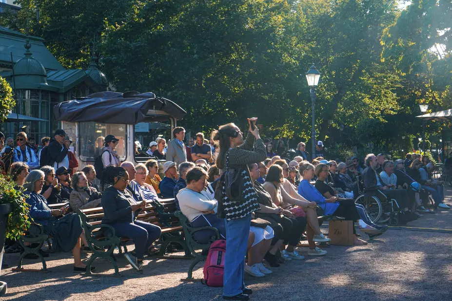 Publik framför Esplanadscenen
