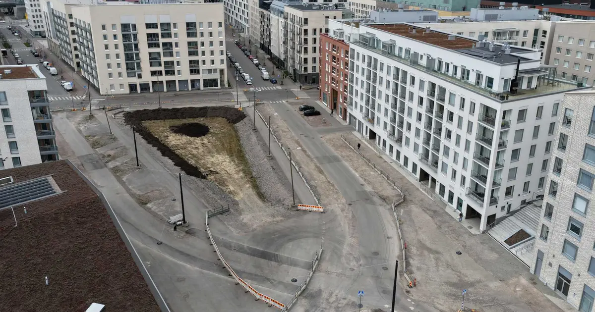 Verkkosaaren tyhjät tontit muuttuvat kesällä niityiksi ja oleskelupaikoiksi