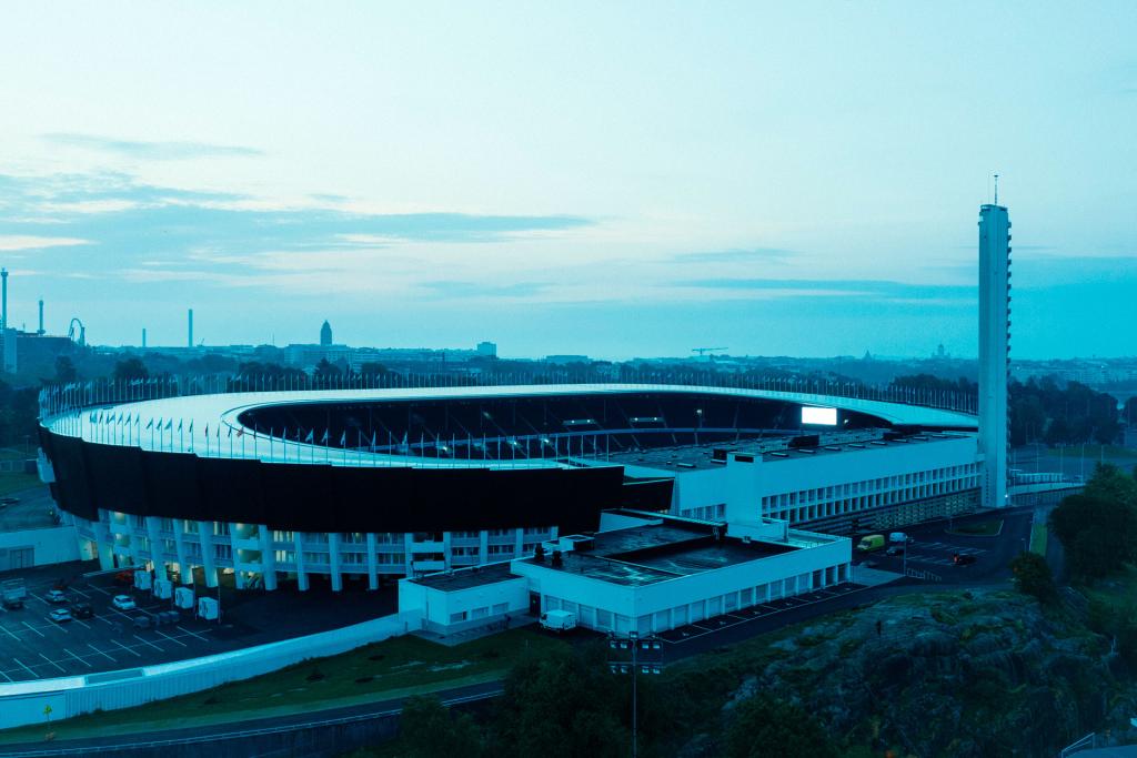 Olympiastadion palasi pitkän peruskorjauksen jälkeen urheilutapahtumien ja konserttien käyttöön. Kuva: Jussi Hellsten / Helsinki partners