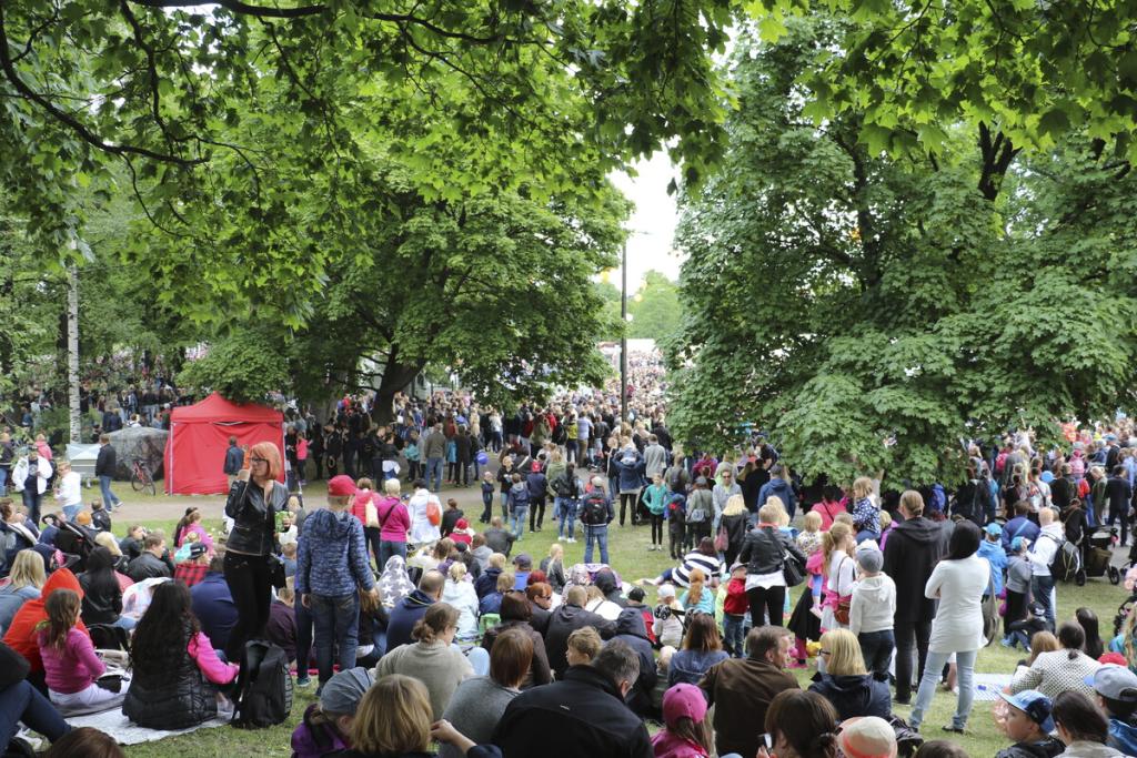 Helsingforsdagens konsert i Kajsaniemi park. Bild: Katriina Kauppinen
