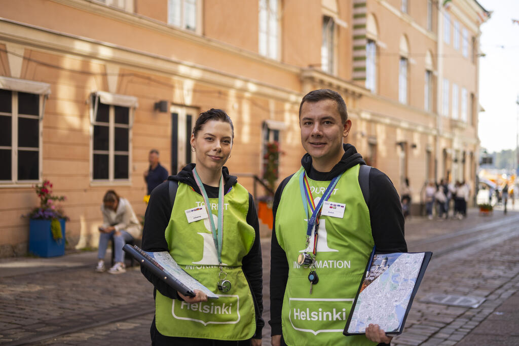 In summer 2023, Helsinki Tourist Information employed 18 Helsinki Helpers and summer workers in total. Overall, they spoke almost twenty different languages.  Photo: Veeti Hautanen