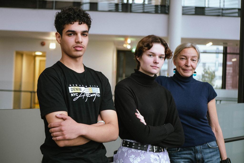 Studerandena Mohammed Sahib, Sami Korander och Hux-koordinatorn Sonja Andersson.  Bild: Michaela von Kügelgen