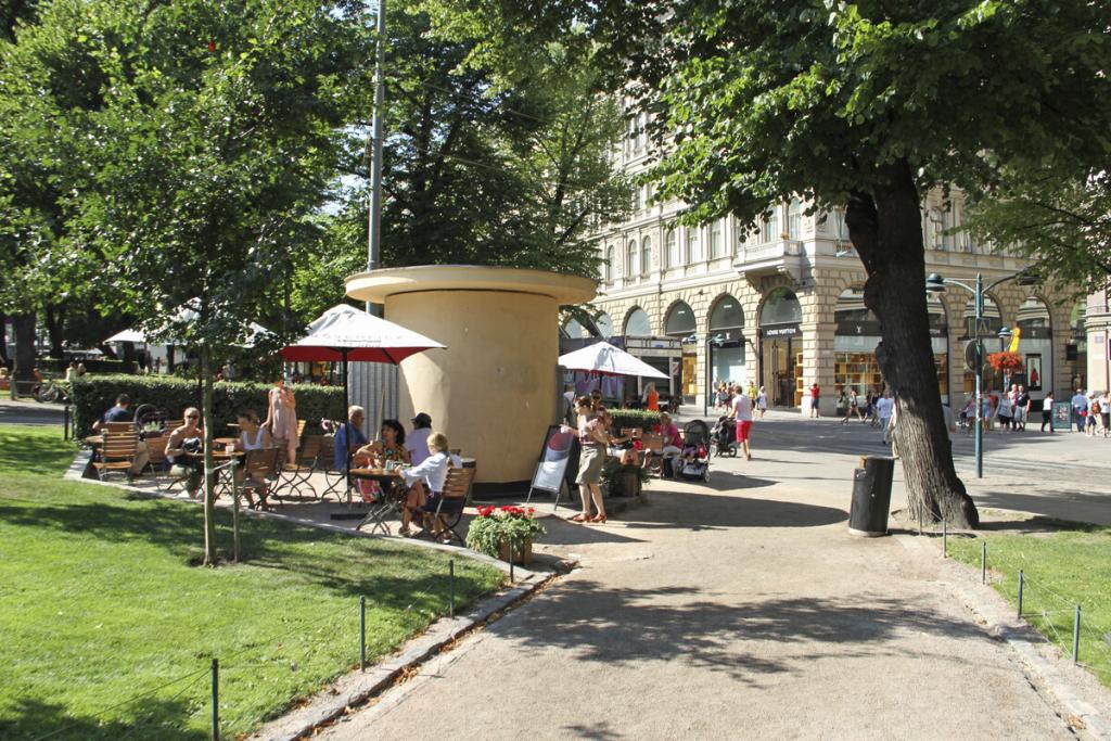 Esplanadi park during summer. Photo: Helena Roschier