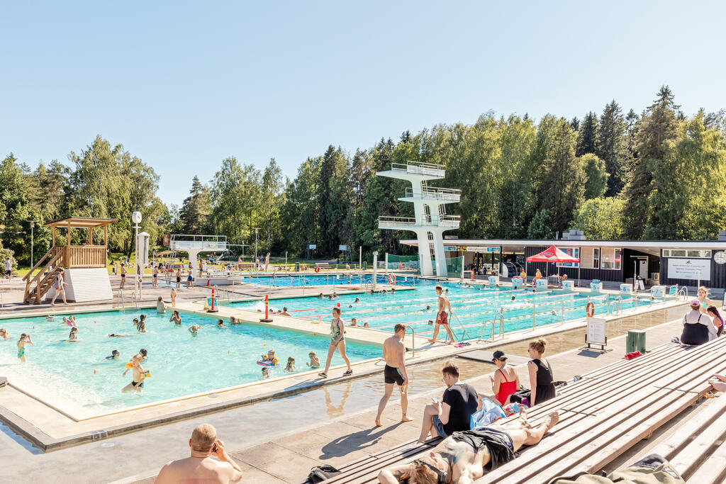 The Swimming Stadium and Kumpula Outdoor Swimming Pools will be open on Midsummer Eve, Midsummer Day and Sunday.  Photo: Maarit Hohteri