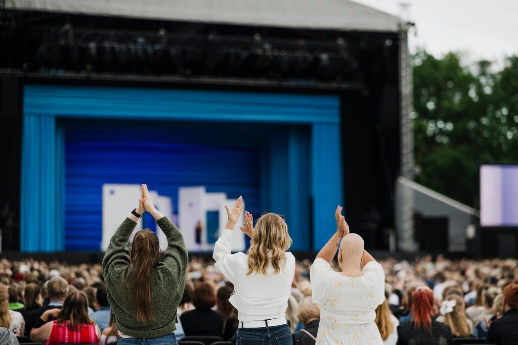 Mamma Mia! -musical was organized in Kaivopuisto Park last July.  Photo: Iida Hakala