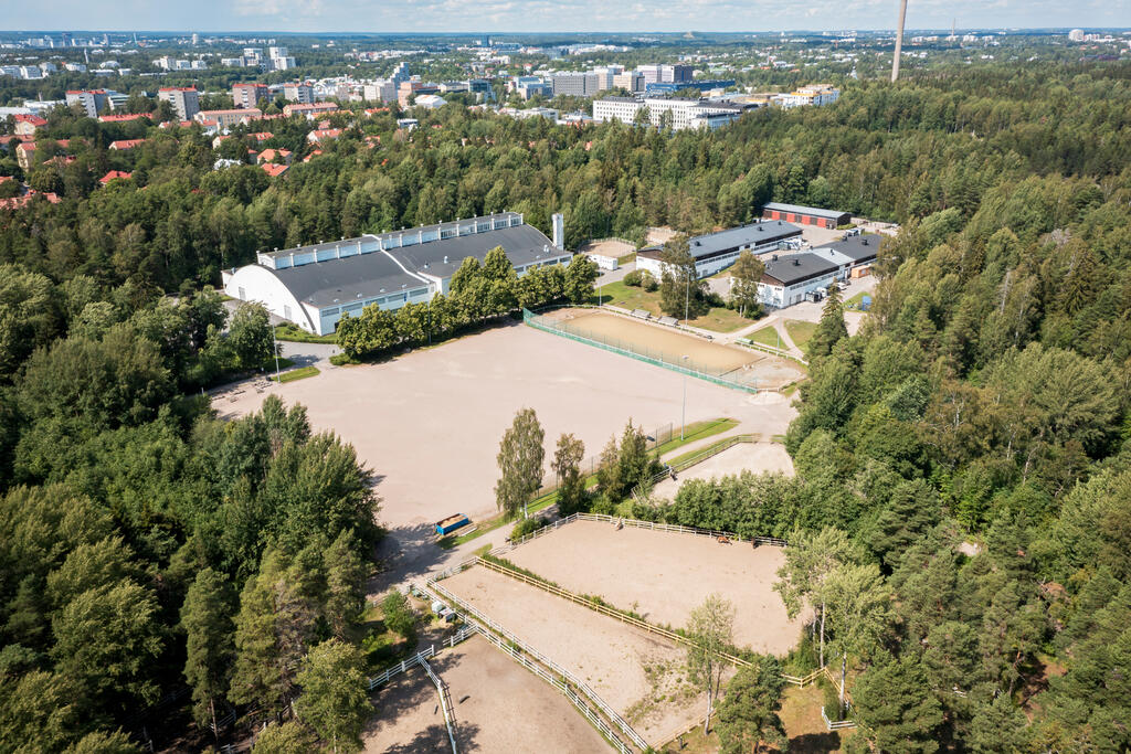 Ruskeasuon liikuntapuiston alue on keskeinen osa suomalaisen ratsastusurheilun historiaa, nykyisyyttä ja tulevaisuutta. Kuva: Sami Saastamoinen