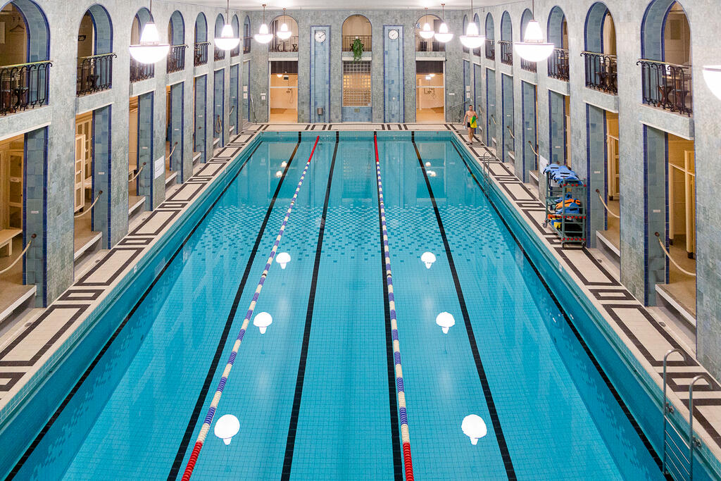 Yrjönkadun uimahalli on tarjonnut uintihetkiä jo vuodesta 1928. Kuva: Maarit Hohteri