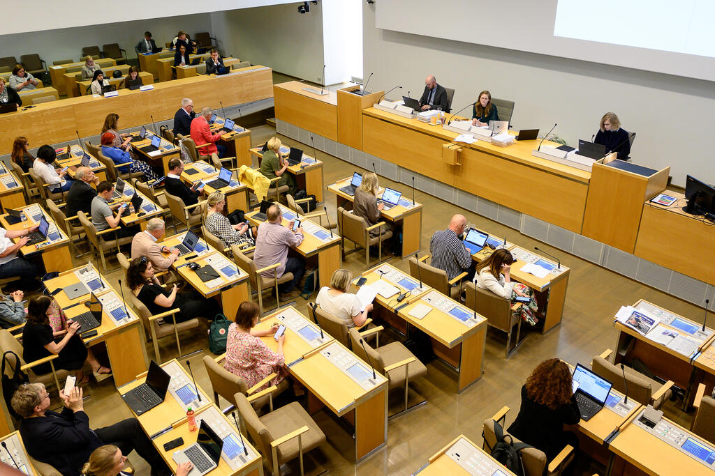 Valtuuston kokousta voi katsoa tallenteena Helsinki-kanavalla.  Kuva: Sakari Röyskö