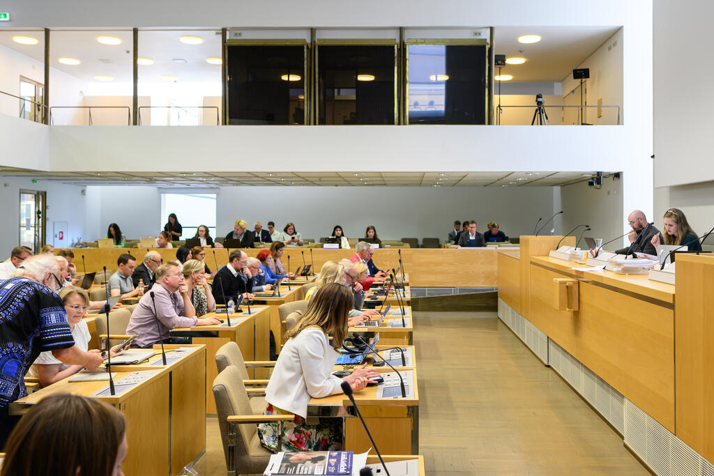 Vid stadsfullmäktiges första sammanträde i april ordnades en frågestund. Bild: Sakari Röyskö