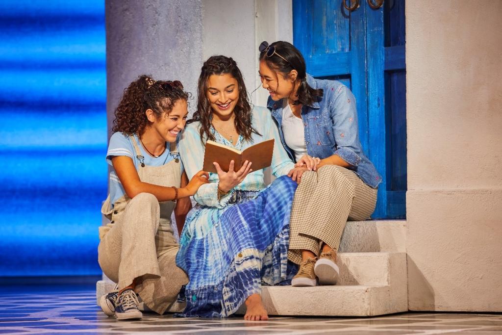 Musikalen Mamma Mia! har spelats runt om i världen för över 65 miljoner åskådare på 16 olika språk. Nästa sommar kommer den stora musikalen till Brunnsparken.  Bild: Live Nationin kuvapankki