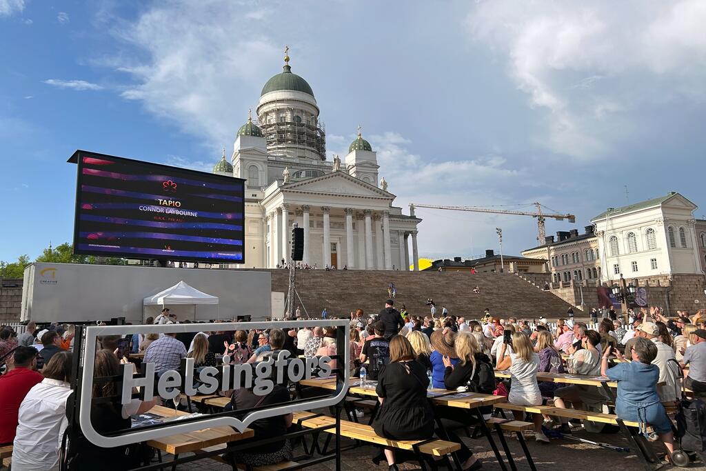 Professionals in and friends of the restaurant industry gathered in Helsinki’s Senate Square to watch the livestream of the MICHELIN Ceremony.  Photo: Emilia Lindgren