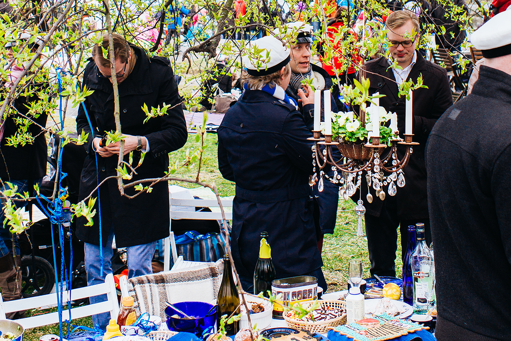 Vappupäivän piknik on yksi suosituimmista vappuperinteistä Helsingissä. Kuva: Jussi Hellsten