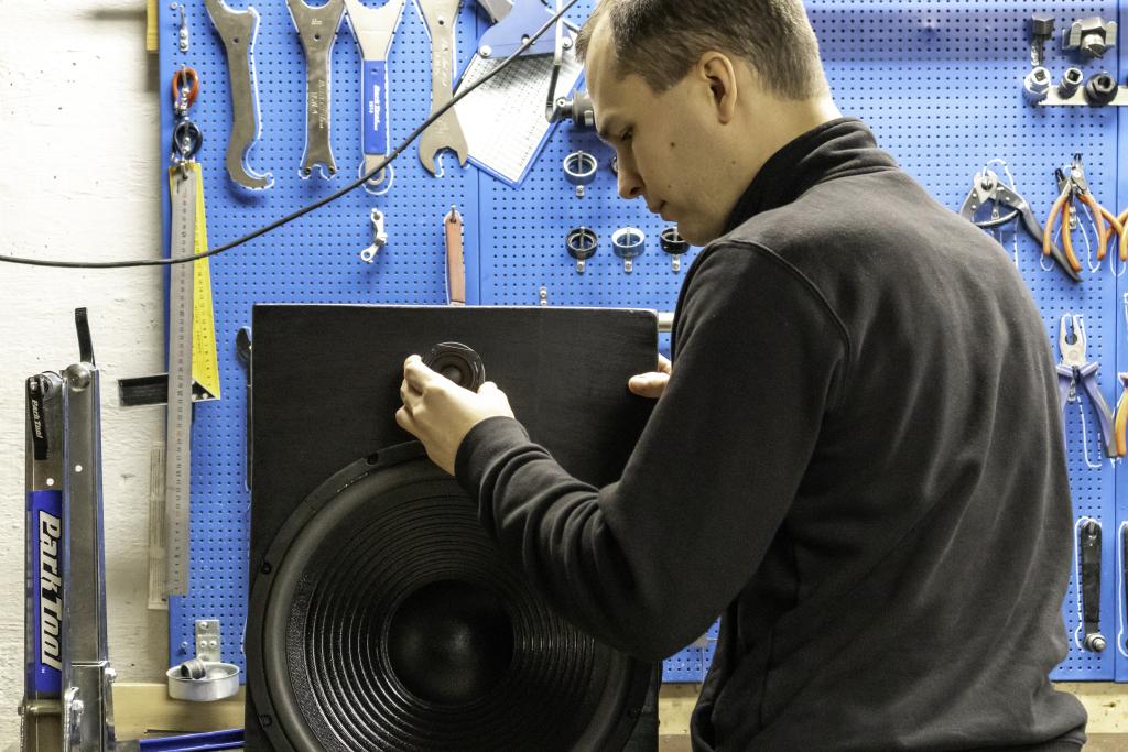 RD Physics manufactures new speakers from recycled components. In the competition, the company is looking for a product idea that combines audio with interior design.  Photo: New materials, New designs -kilpailun kuvapankki