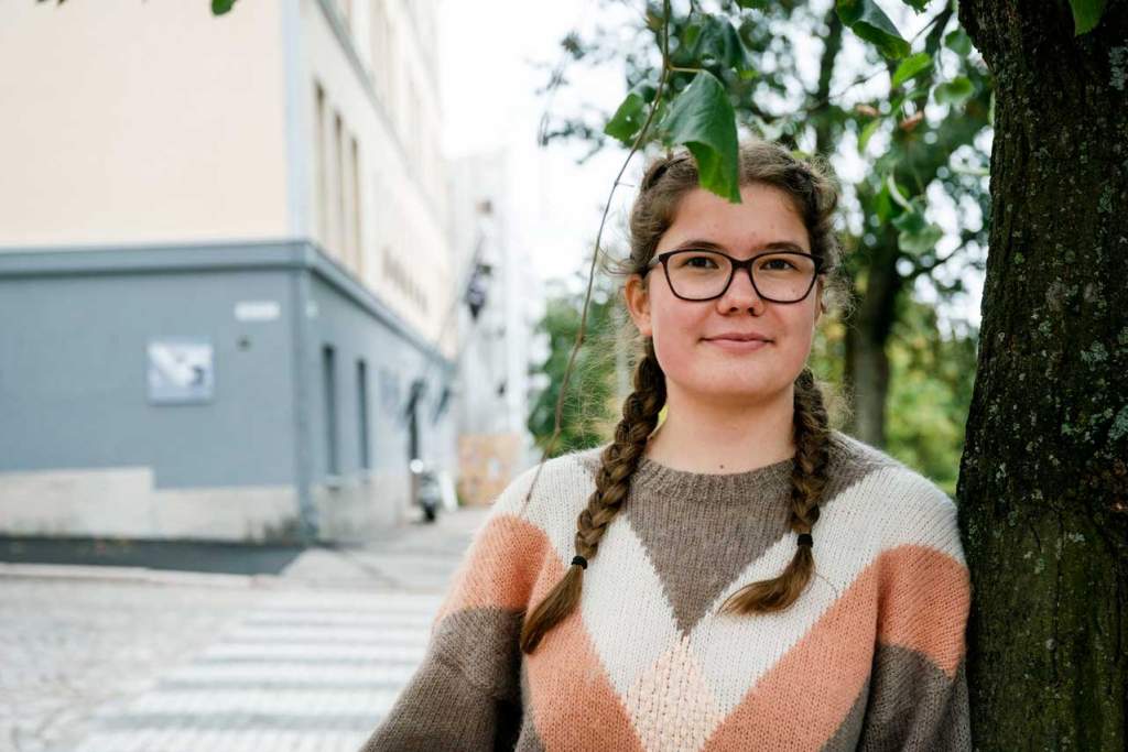 Miina Romppanen aloitti syksyllä opinnot Kallion lukiossa ja muutti samalla uudelle paikkakunnalle. Kuva: Jussi Helttunen