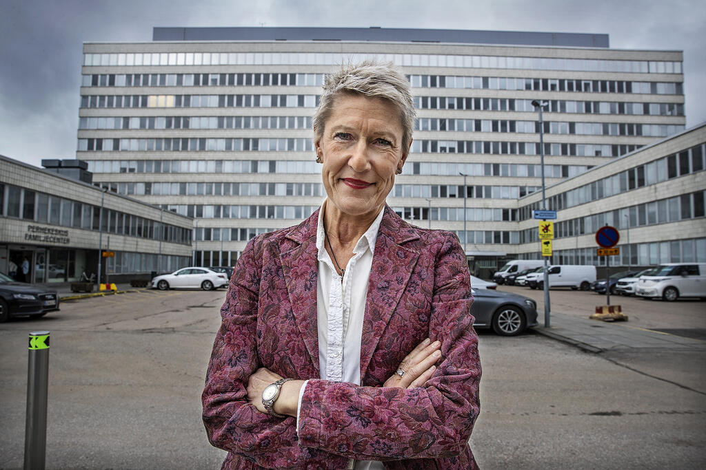 Pia-Maria Grönqvist jobbar för att utveckla och förbättra svensk service inom social- och hälsovården. Bild: Leif Weckström
