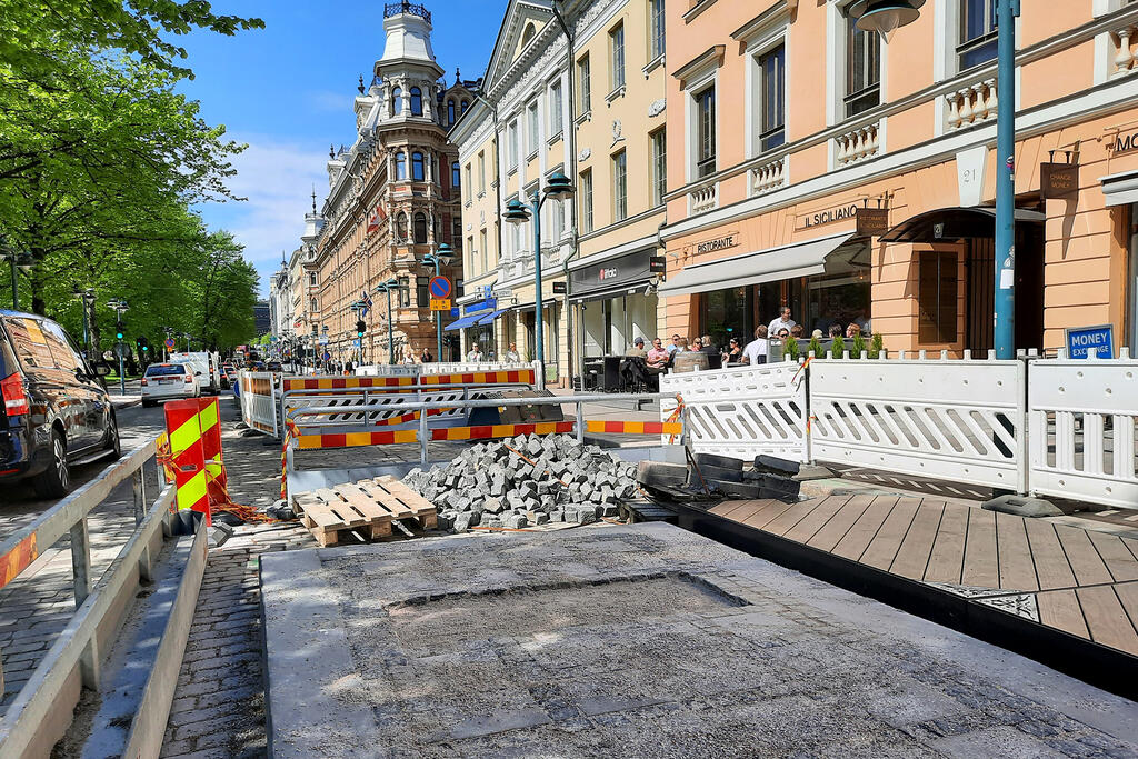 Pelastuskaluston käyttöön tarkoitetuille nostopaikoille istutettiin maksaruohomattoa. Kuva: Kirsikka Mattila