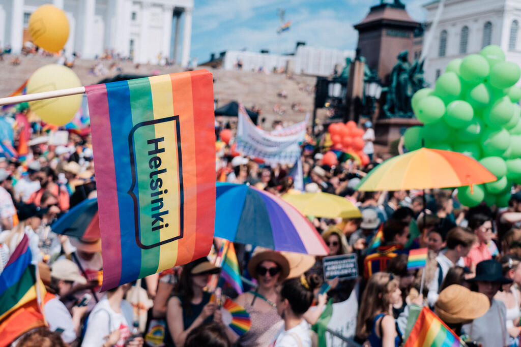 Helsingin kaupunki on mukana Helsinki Priden kulkueessa lauantaina.  Kuva: Mika Ruusunen