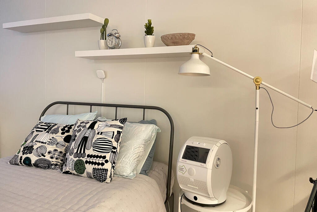 The radio wave sensor above the bed collects data, for example, about the sleeping person's sleep quality, but it can also be used to detect falls, in which case it can be attached elsewhere in the apartment. Photo: Jenni Hautojärvi