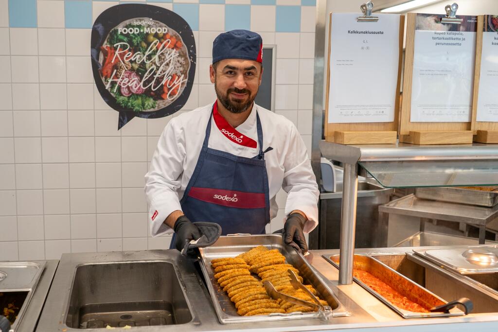 Pääkaupunkiseudulla toteutetuissa kokeiluissa on testattu oppilaitosten ja ravintoloiden linjastohävikin lahjoittamista ruoka-apuun käytännössä. Yksi kokeiluihin osallistuneista oppilaitoksista on Stadin AO. Kuva: Veera Laanti