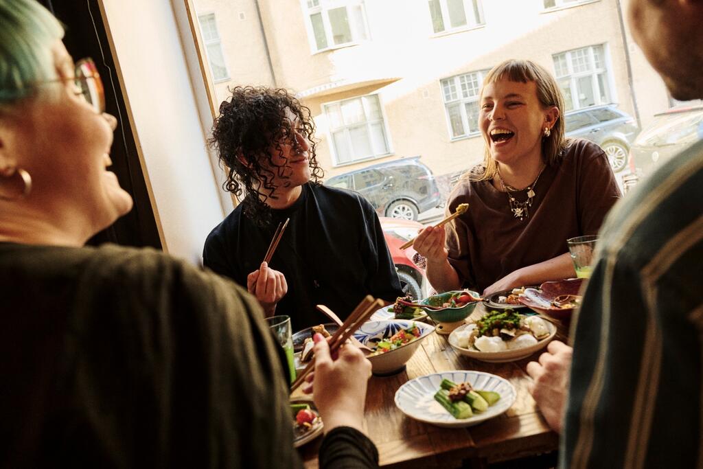 Smakernas Helsingfors lyftar fram stadens mångsidiga matkultur genom 100 olika evenemang.  Bild: Tuukka Koski