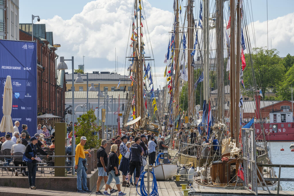 Tall Ships Races keräsi neljän päivän aikana yli 400 000 kävijää, jotka tulivat ihailemaan purjelaivoja Helsingin keskustaan. Kuva: Toni Panula/Helsingin tapahtumasäätiö