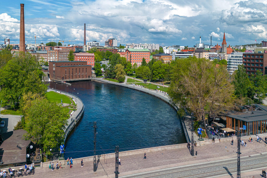 Kuva Tampereelta Tammerkosken sillalta.