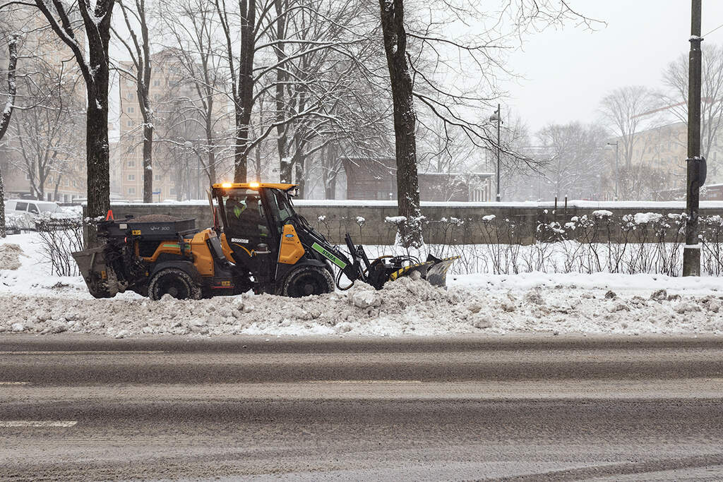 Helsinki residents  proposed that the committee assess the winter maintenance of routes for non-motorised traffic in light of different user groups. Photo: Roni Rekomaa