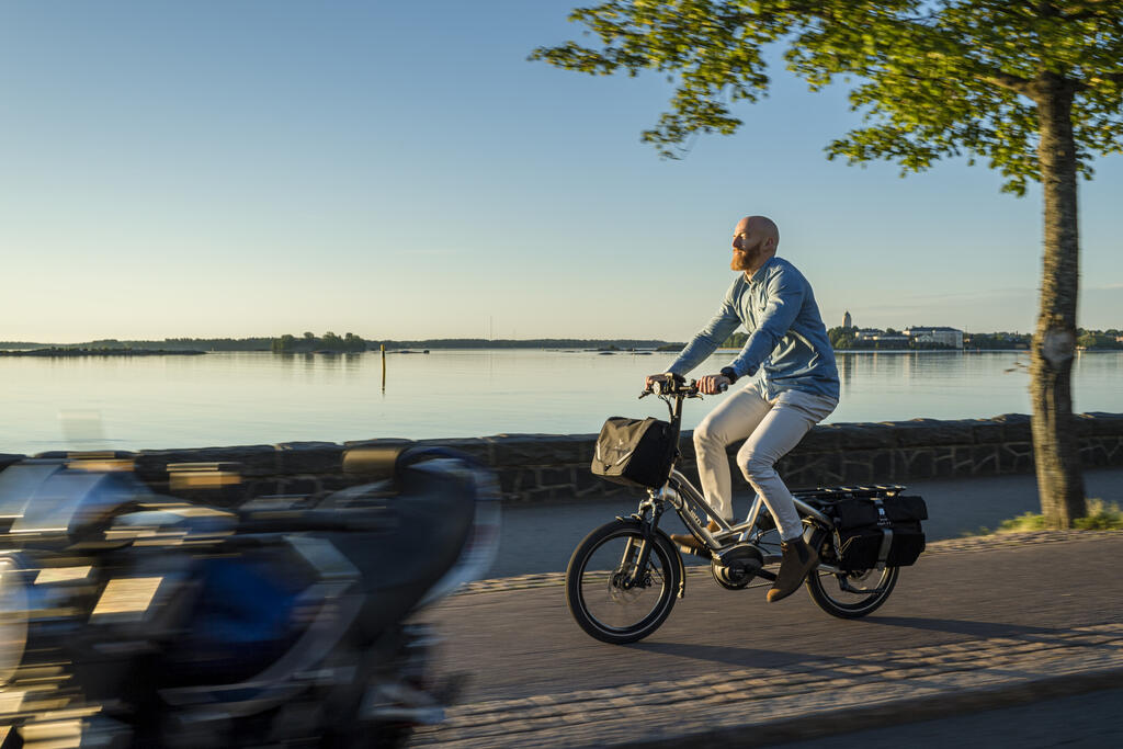 Helsinki, Espoo ja Vantaa ovat kaupunkistrategioissaan sitoutuneet edistämään YK:n kestävän kehityksen tavoitteita kaikissa toiminnoissaan.  Kuva: Tern Bicycles