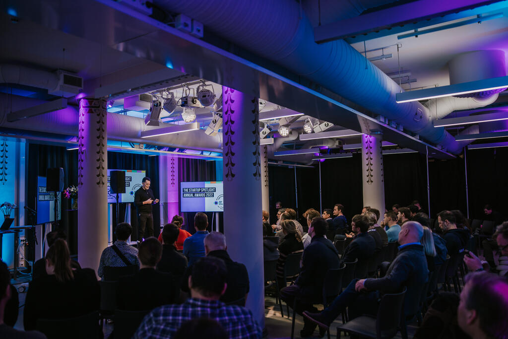The participants of Urban Tech Helsinki presented their ideas at the Startup Spotlight Annual Awards held at Maria 01 in December 2022. The company pictured on the stage is 100 Thousand Million, which designs new kinds of sustainable cities.  Photo: Petri Mast