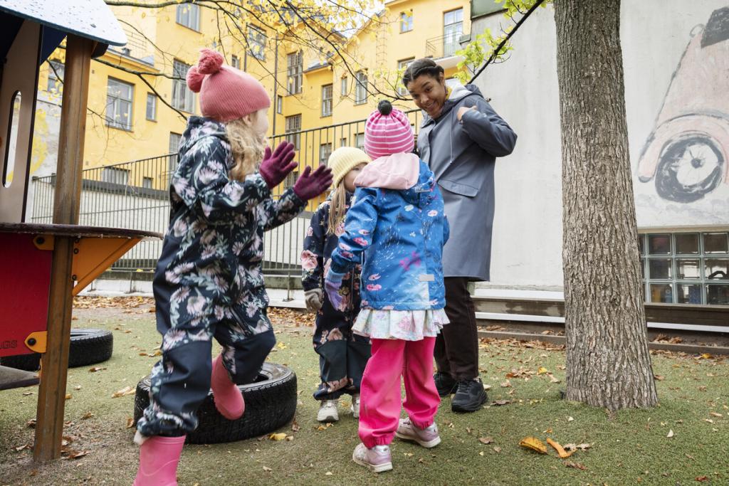 Svenskan används hela dagen i lek och de vardagliga situationerna. Bild: Laura Oja