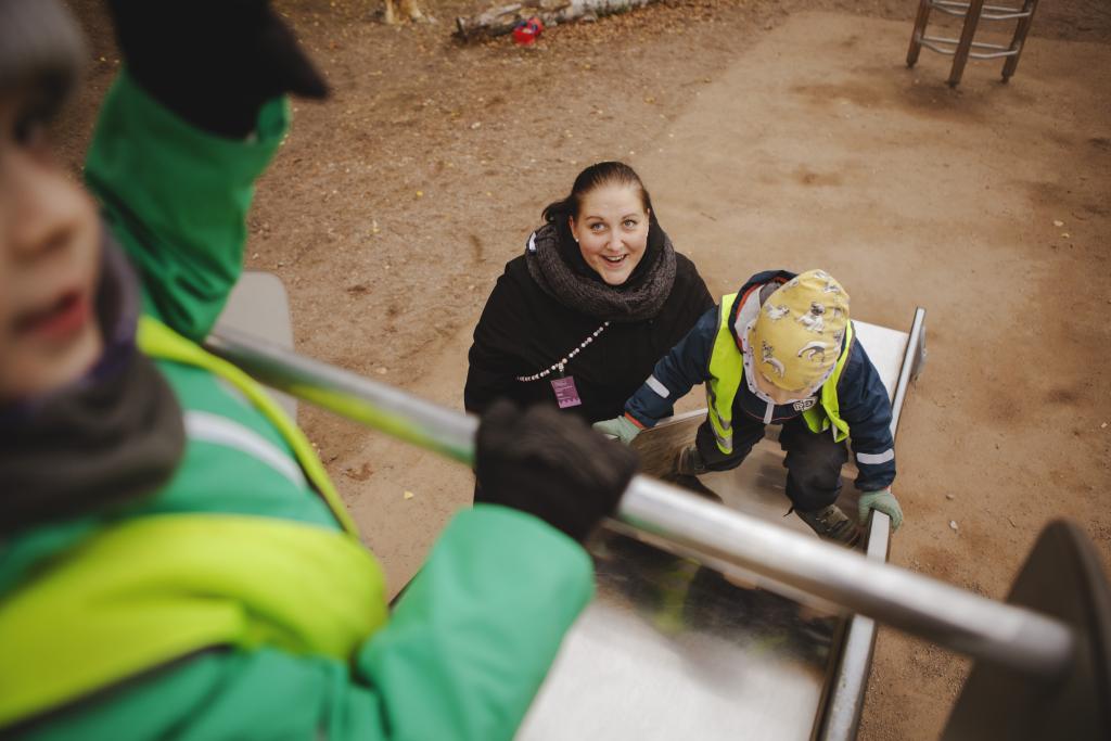 Monimuoto-opintojen tärkein anti Sini-Marille on ollut ehdottomasti se, että niistä saa valtavasti työkaluja työn arkeen.  Kuva: Sabrina Bquain