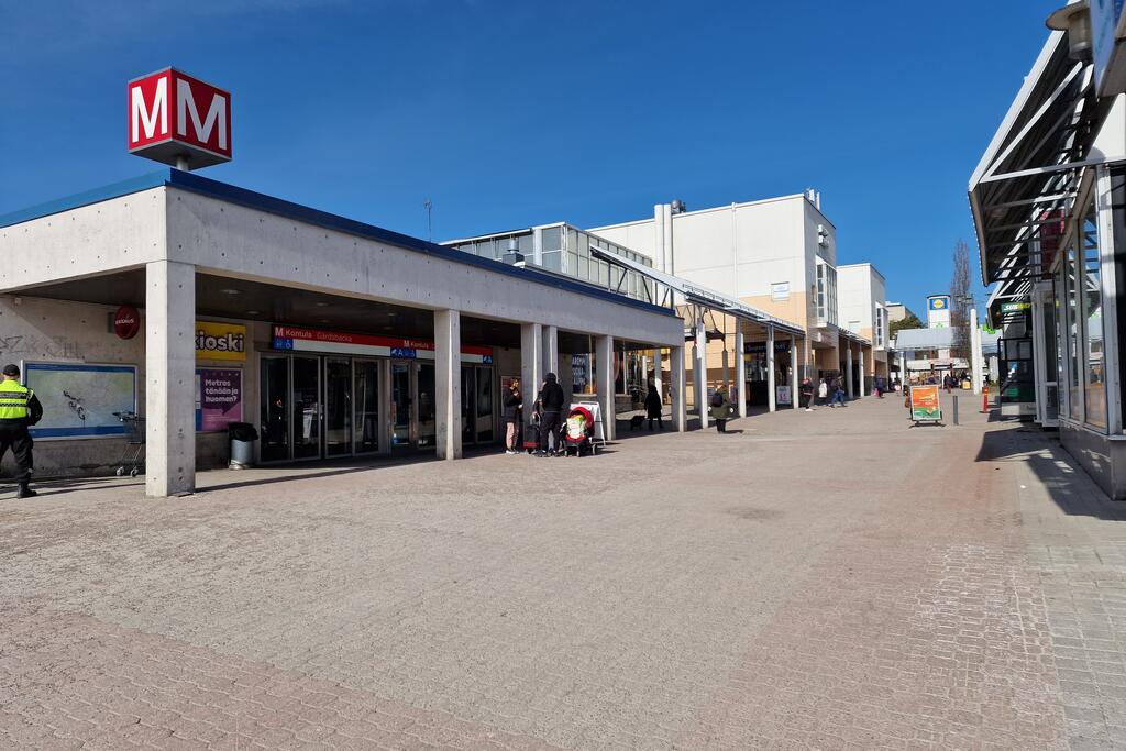 Kontulan ostoskeskus on alueelle merkittävä. Kontulan metroasema on valmistunut vuonna 1986. Kuva: Anne Pietarinen
