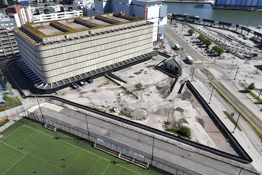Paikka, johon Jätkäsaaren uinti- ja liikuntakeskusta suunnitellaan. Kuva: Harri Saarinen, Sitowise