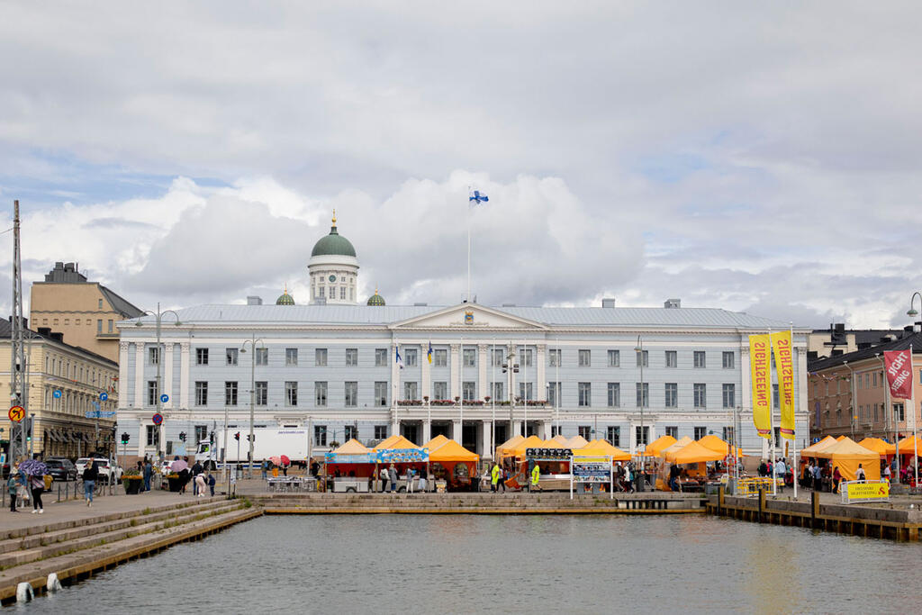 Stadshuset fotograferat från Salutorget.