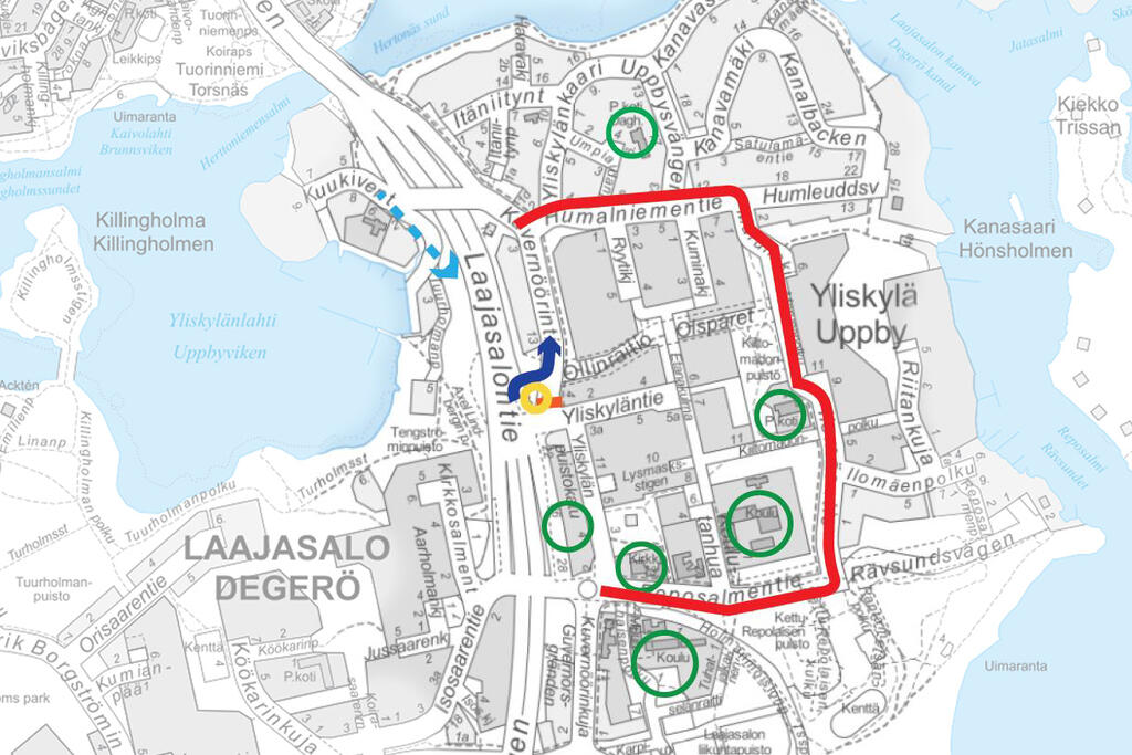 Kartta uudesta korvaavasta reitistä (sininen) ja nykyisestä yhteydestä (punainen). Keltaisella merkitty uusi huoltoasematontti, turkoosilla katkoviivalla mahdollinen ramppi.  