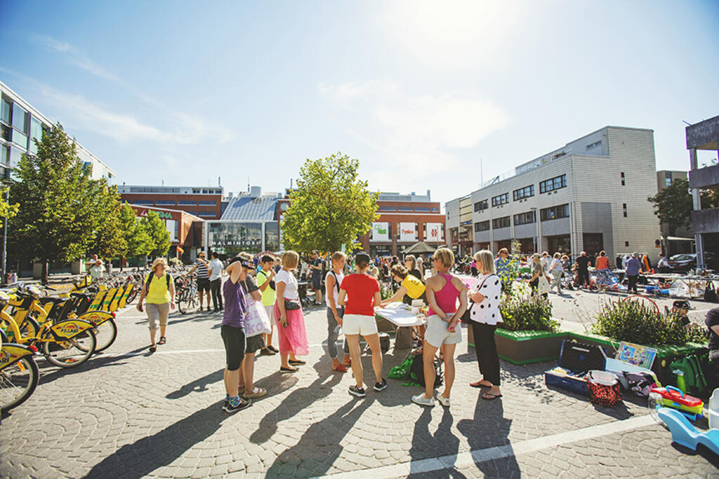 We will organise various events in the parks and market squares of the urban regeneration areas and keep their playgrounds and youth centres open. The neighbourhoods will also be made more pleasant. The photo was taken in Malmi in 2022.  Photo: Lauri Rotko
