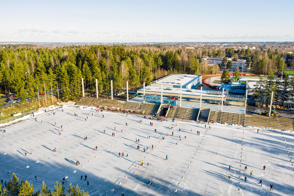 Oulunkylän tekojääkentällä on vuosittain noin 60 000 käyntikertaa. Kuva: Sami Saastamoinen